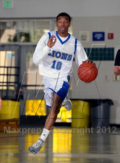 Thumbnail 1 in Malibu vs. Cathedral City (MaxPreps Holiday Classic) photogallery.