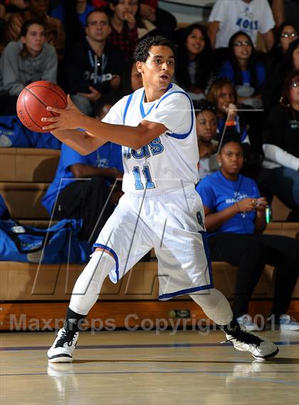 Thumbnail 2 in Malibu vs. Cathedral City (MaxPreps Holiday Classic) photogallery.