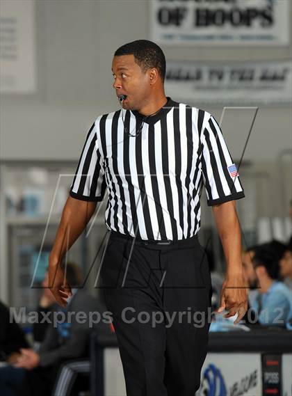 Thumbnail 2 in Malibu vs. Cathedral City (MaxPreps Holiday Classic) photogallery.