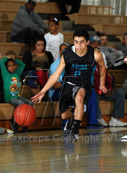 Thumbnail 3 in Malibu vs. Cathedral City (MaxPreps Holiday Classic) photogallery.