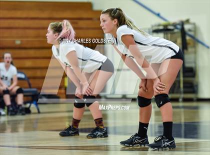 Thumbnail 2 in Oak Park @ Camarillo photogallery.