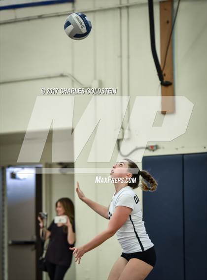 Thumbnail 2 in Oak Park @ Camarillo photogallery.