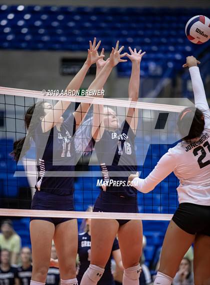 Thumbnail 3 in Jonesboro vs. Greenwood (AAA 5A Semifinal) photogallery.