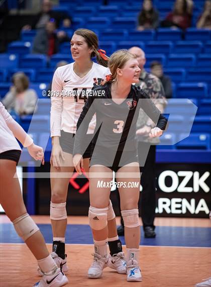 Thumbnail 3 in Jonesboro vs. Greenwood (AAA 5A Semifinal) photogallery.