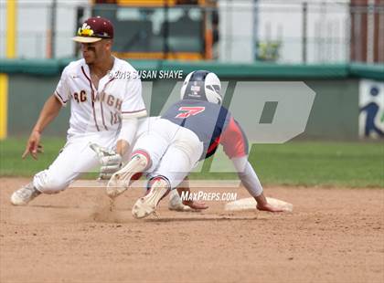 Thumbnail 2 in Central Catholic vs. Boston College High (MIAA Division 1A Quarterfinal) photogallery.