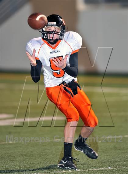 Thumbnail 1 in Gunter vs. Nocona (UIL 2A Division 2 Semifinal Playoff) photogallery.