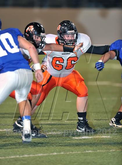 Thumbnail 2 in Gunter vs. Nocona (UIL 2A Division 2 Semifinal Playoff) photogallery.
