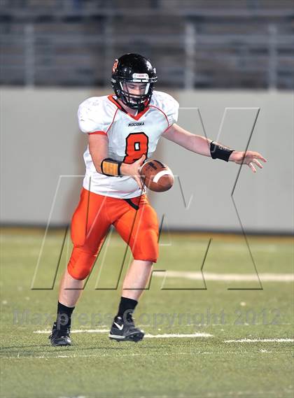 Thumbnail 2 in Gunter vs. Nocona (UIL 2A Division 2 Semifinal Playoff) photogallery.