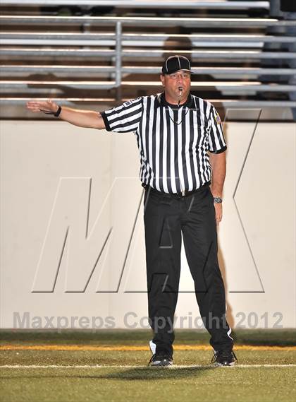 Thumbnail 2 in Gunter vs. Nocona (UIL 2A Division 2 Semifinal Playoff) photogallery.