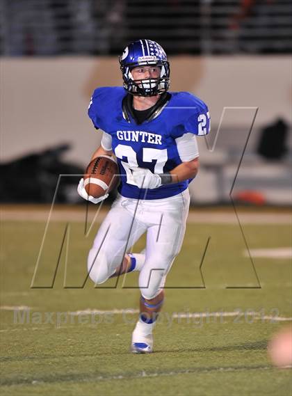 Thumbnail 2 in Gunter vs. Nocona (UIL 2A Division 2 Semifinal Playoff) photogallery.