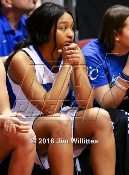 Thumbnail 1 in Valley Christian vs. Winslow  (AIA D3 Quarterfinal) photogallery.