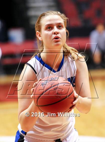 Thumbnail 3 in Valley Christian vs. Winslow  (AIA D3 Quarterfinal) photogallery.