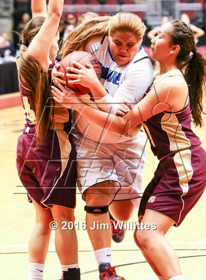 Thumbnail 2 in Valley Christian vs. Winslow  (AIA D3 Quarterfinal) photogallery.