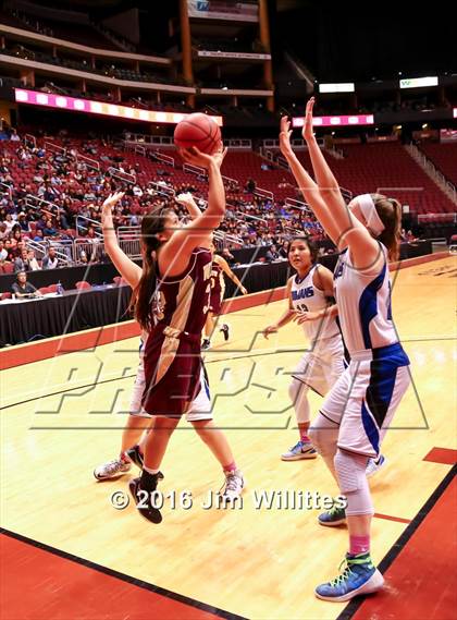 Thumbnail 3 in Valley Christian vs. Winslow  (AIA D3 Quarterfinal) photogallery.