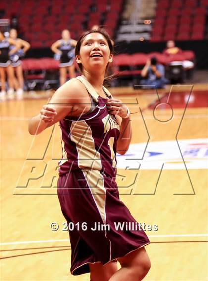 Thumbnail 3 in Valley Christian vs. Winslow  (AIA D3 Quarterfinal) photogallery.