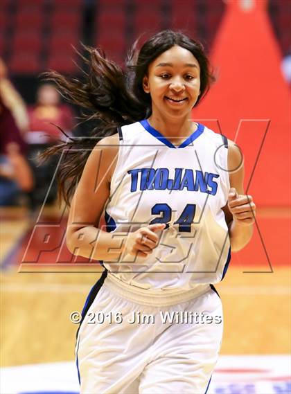 Thumbnail 2 in Valley Christian vs. Winslow  (AIA D3 Quarterfinal) photogallery.