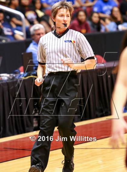 Thumbnail 3 in Valley Christian vs. Winslow  (AIA D3 Quarterfinal) photogallery.