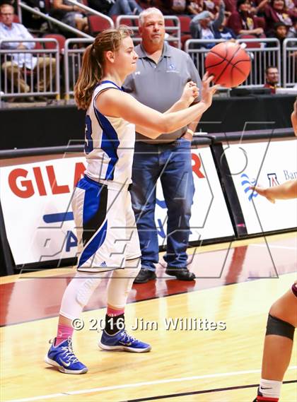 Thumbnail 3 in Valley Christian vs. Winslow  (AIA D3 Quarterfinal) photogallery.