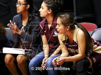 Thumbnail 2 in Valley Christian vs. Winslow  (AIA D3 Quarterfinal) photogallery.