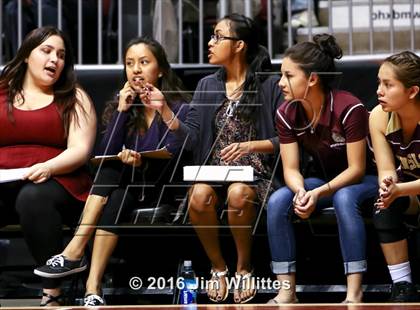 Thumbnail 1 in Valley Christian vs. Winslow  (AIA D3 Quarterfinal) photogallery.