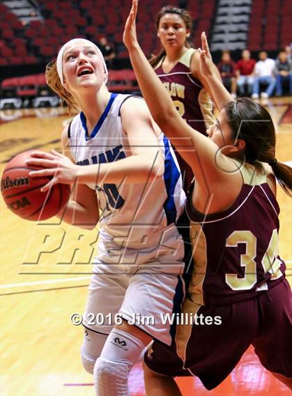 Thumbnail 2 in Valley Christian vs. Winslow  (AIA D3 Quarterfinal) photogallery.
