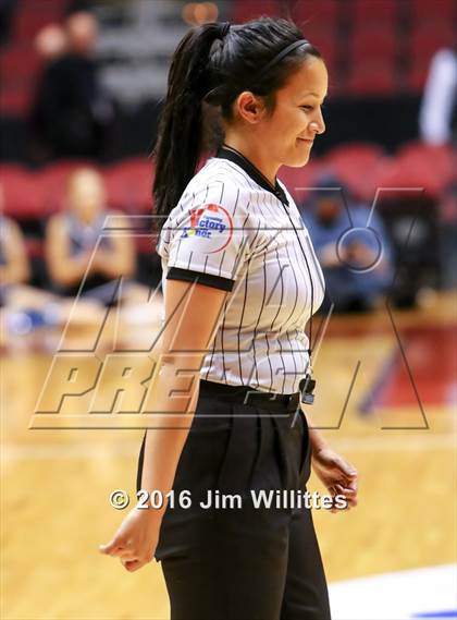 Thumbnail 2 in Valley Christian vs. Winslow  (AIA D3 Quarterfinal) photogallery.