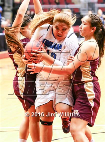 Thumbnail 3 in Valley Christian vs. Winslow  (AIA D3 Quarterfinal) photogallery.