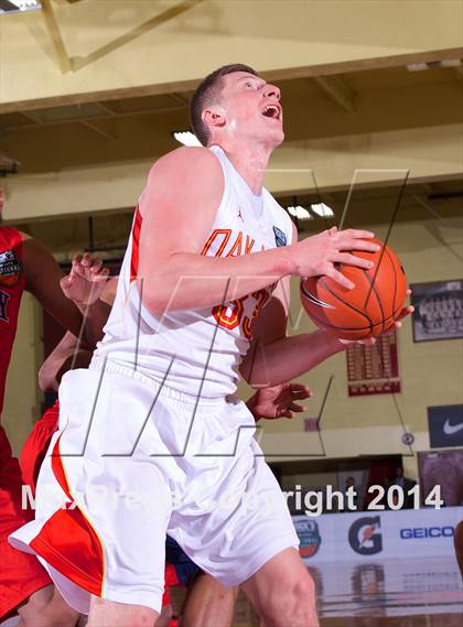 Thumbnail 1 in Oak Hill Academy vs. Findlay Prep (Dick's Sporting Goods National Tournament) photogallery.