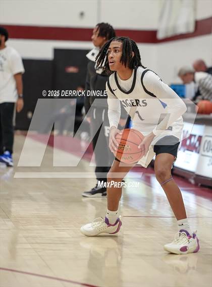 Thumbnail 3 in Hempstead vs Sewanhaka (Hoops for Hope Tournament) photogallery.