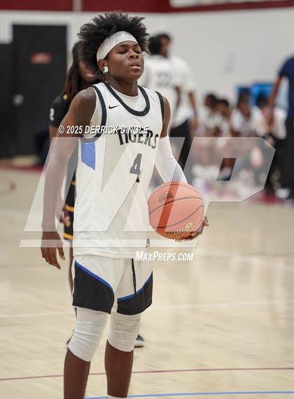 Thumbnail 3 in Hempstead vs Sewanhaka (Hoops for Hope Tournament) photogallery.