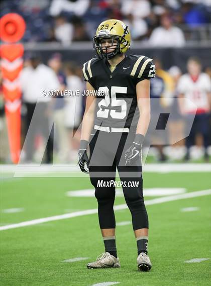 Thumbnail 3 in Manvel vs. Nederland (UIL 5A D1 Quarterfinal) photogallery.
