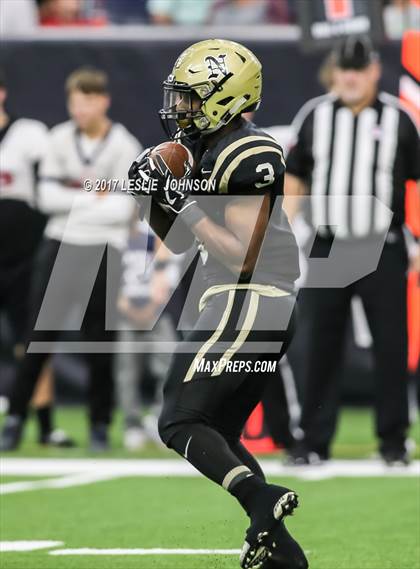 Thumbnail 1 in Manvel vs. Nederland (UIL 5A D1 Quarterfinal) photogallery.