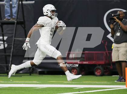 Thumbnail 1 in Manvel vs. Nederland (UIL 5A D1 Quarterfinal) photogallery.