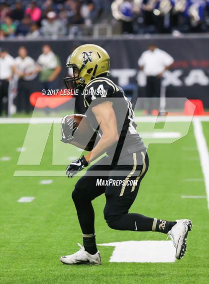 Thumbnail 3 in Manvel vs. Nederland (UIL 5A D1 Quarterfinal) photogallery.