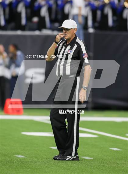 Thumbnail 2 in Manvel vs. Nederland (UIL 5A D1 Quarterfinal) photogallery.