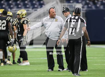 Thumbnail 3 in Manvel vs. Nederland (UIL 5A D1 Quarterfinal) photogallery.