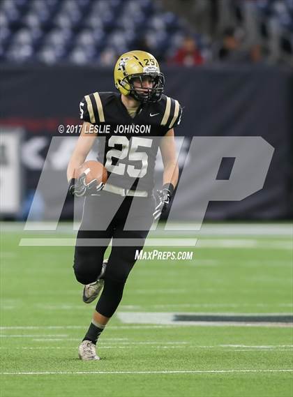 Thumbnail 2 in Manvel vs. Nederland (UIL 5A D1 Quarterfinal) photogallery.