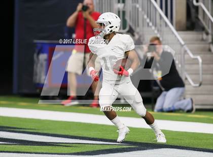 Thumbnail 2 in Manvel vs. Nederland (UIL 5A D1 Quarterfinal) photogallery.