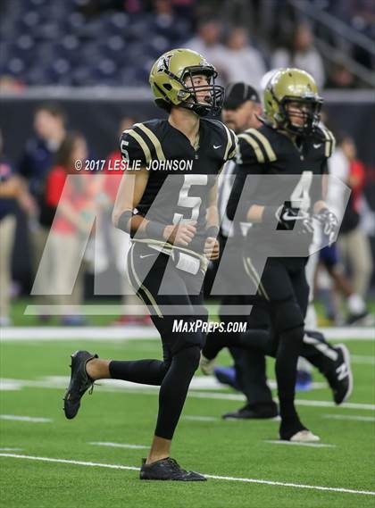 Thumbnail 3 in Manvel vs. Nederland (UIL 5A D1 Quarterfinal) photogallery.