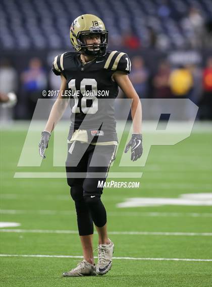 Thumbnail 3 in Manvel vs. Nederland (UIL 5A D1 Quarterfinal) photogallery.