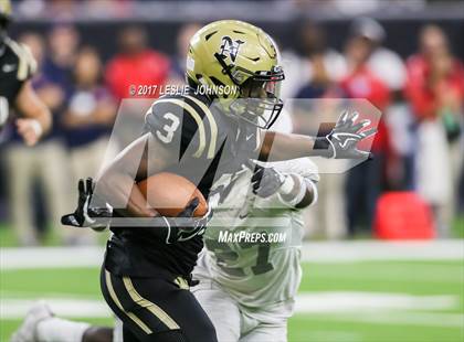 Thumbnail 1 in Manvel vs. Nederland (UIL 5A D1 Quarterfinal) photogallery.