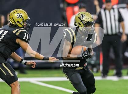 Thumbnail 1 in Manvel vs. Nederland (UIL 5A D1 Quarterfinal) photogallery.