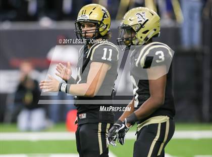 Thumbnail 2 in Manvel vs. Nederland (UIL 5A D1 Quarterfinal) photogallery.