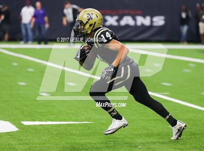 Thumbnail 2 in Manvel vs. Nederland (UIL 5A D1 Quarterfinal) photogallery.