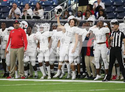 Thumbnail 2 in Manvel vs. Nederland (UIL 5A D1 Quarterfinal) photogallery.