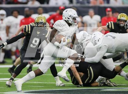 Thumbnail 1 in Manvel vs. Nederland (UIL 5A D1 Quarterfinal) photogallery.