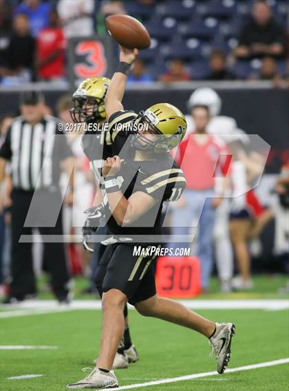Thumbnail 1 in Manvel vs. Nederland (UIL 5A D1 Quarterfinal) photogallery.