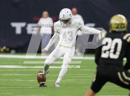 Thumbnail 1 in Manvel vs. Nederland (UIL 5A D1 Quarterfinal) photogallery.