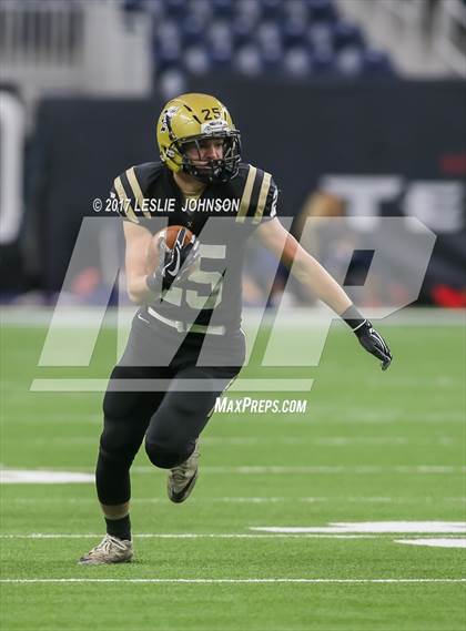 Thumbnail 1 in Manvel vs. Nederland (UIL 5A D1 Quarterfinal) photogallery.
