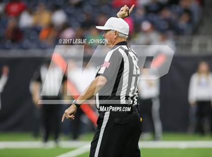Thumbnail 1 in Manvel vs. Nederland (UIL 5A D1 Quarterfinal) photogallery.